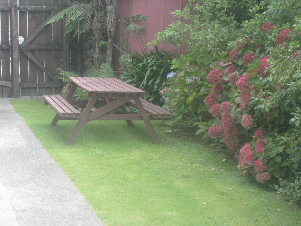 Buller Court On Palmerston Westport Eksteriør billede
